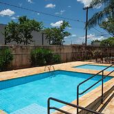 Apto com Piscina Garagem e Ar Cond no Jardim Zara