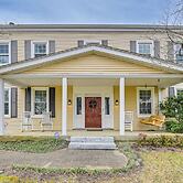 Bourbon Country Escape! Spacious Home w/ Fire Pit