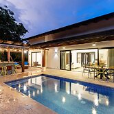 House Reserva Conchal Llama del Bosque