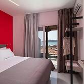 Blue Horizon Sarti - Stylish Quad Seaview Getaway