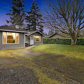 Hoops & Hygge Private Sport Court Retreat 3 Bedroom Home
