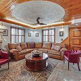 Walk to Park: Family Home in Monroeville!