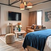 Walnut Bistro & Suites