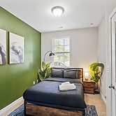 Upscale King 3BR Townhouse in Pineville