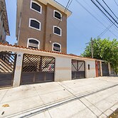 Apto 2 Quarto com Ar Condicionado em Vila Mathias
