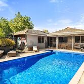 Spacious 5-bed Home With Pool in Glen Iris