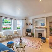 Spacious Seafront Apartment, Garden & Free Parking