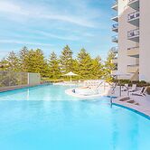 Beachside Studio With Pool and Gym Access