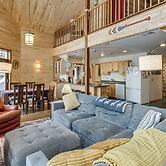 4-season Recreation: Secluded Pike River Cabin