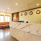 Hotel Rajdhani Inn & Suites