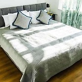 Serviced Accom Sleeps 8- Near London, Free Parking