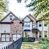 6BD 5 5B Brookhaven Sleeps 12 Big Yard w Pool Gate