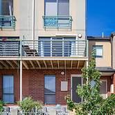 Snug 2-bed Townhouse Near Bustling Shops