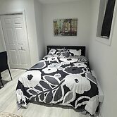 Cozy Studio Retreat in Scenic Georgina, Canada
