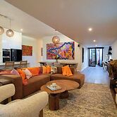 Sanctuary on Stanhope - Art & Modern Luxury
