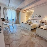 Godano Rooms