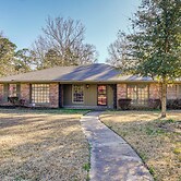Family Home w/ Yard - 5 Mi to Jackson State Campus