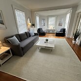 Very Cool 2 Bed/ 1 Bath Apartment Downtown Npt. - Unit 4 2 Bedroom Apt