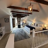 Unique Loft With Rooftop Deck In Downtown Newport - Unit 3 Home