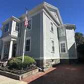 Charming Victorian Home Downtown Newport 6 Bedroom Home