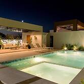 Mountain and Pool Modern Apartment