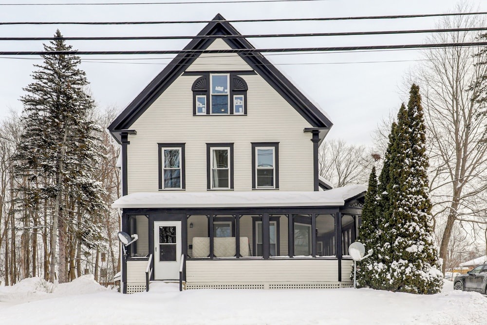 1 Mi to Main Street! Cozy Concord Apartment