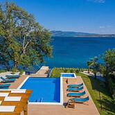 Beachfront Villa Promenada