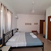 Nikos Hotel