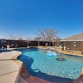 Pool & Hot Tub! Dog-friendly Awaysis in SE Austin