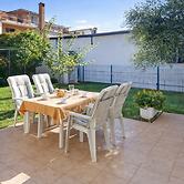 Quiet Garden Apartment in Umag