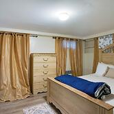 1 Mi to UBS Arena! Pet-friendly Elmont Apartment