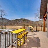 Riverside Galena Hideaway w/ Grills & Picnic Area