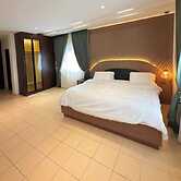 Nugget Continental Hotel