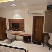 The Monark Inn