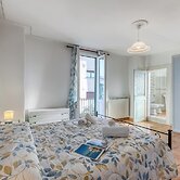Bee Apartment