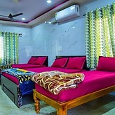 Rayara Karune Home Stay Mantralaya