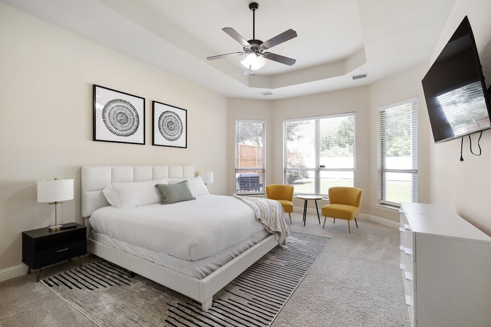 5B Luxe Frisco Retreat With Private Cinema & Yard