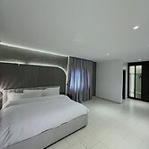Zaginas Suites