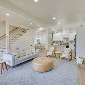 Heart of Bay View Neighborhood! Modern Retreat