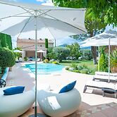 Elegant Villa in Les Mees With Garden