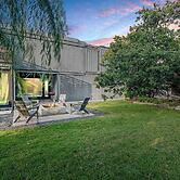 Luxury 4-bedroom Container Home, Hot-tub & Firepit