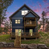 ? Beautiful Overlooking Shoreline 2bdr Chalet 18396