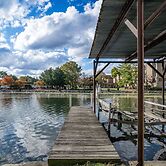 The Riverwalk Retreat on the Fox - Waterfront Vacation Rental in Downt