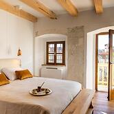 Villa Kobdilj 1835 with Shared Courtyard