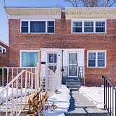 6 Mi to Smithsonian Museums! Convenient Townhome