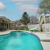 Patio + Fenced Yard: Group Getaway Near Fort Bliss