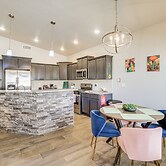 Near Parks & Venues: Upper Valley Family Home!