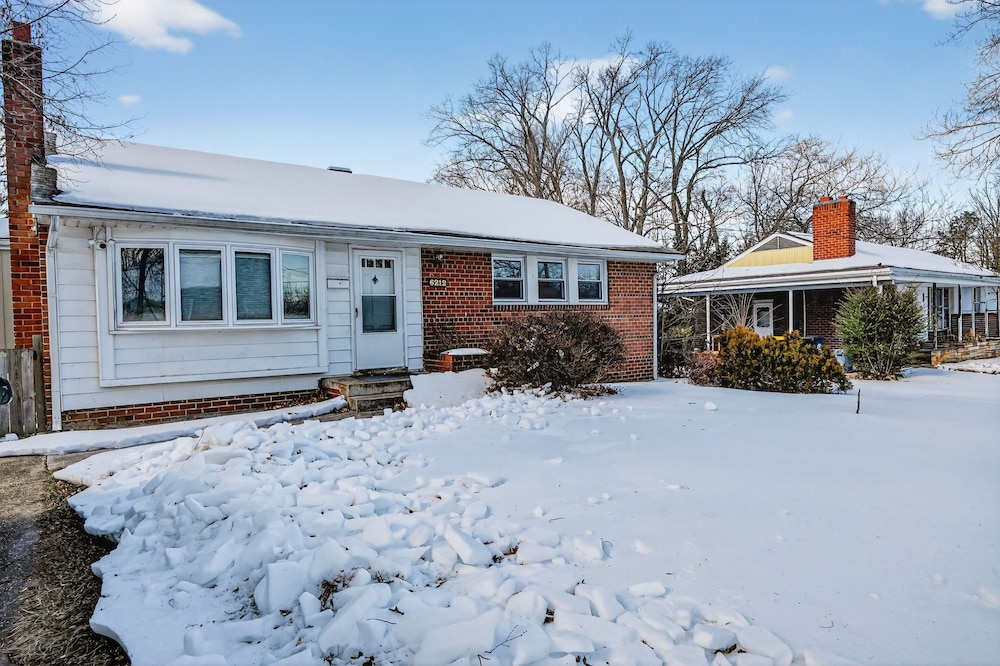Cozy Capital Retreat Suburban Serenity 5 Bedroom Home
