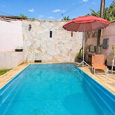 Casa com Piscina e rea Gourmet em Boi Ucanga
