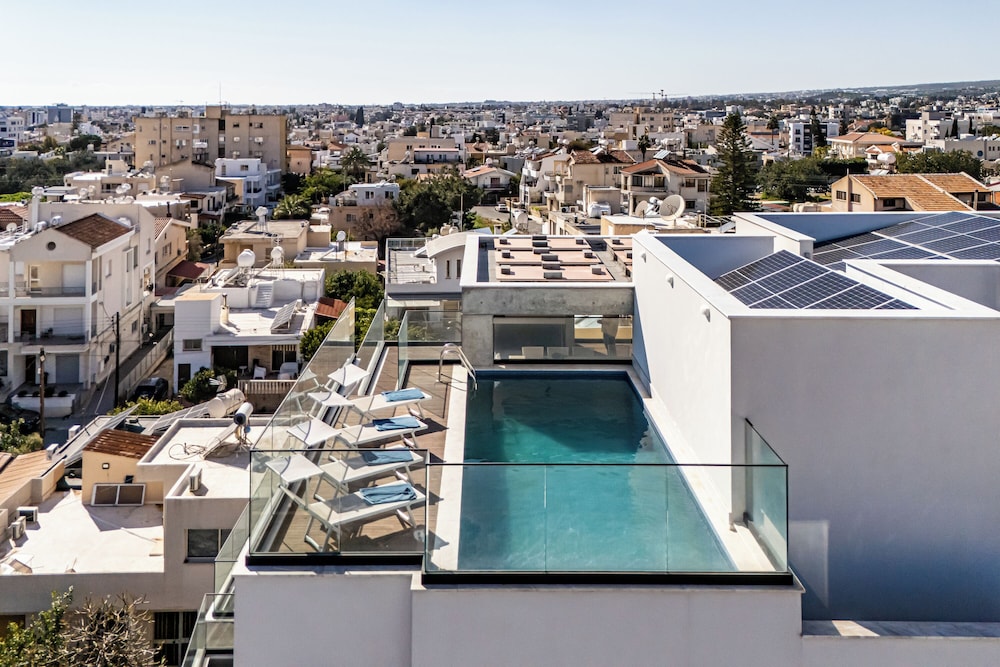 103 Piliou - City View Balcony & Shared Rooftop Pool